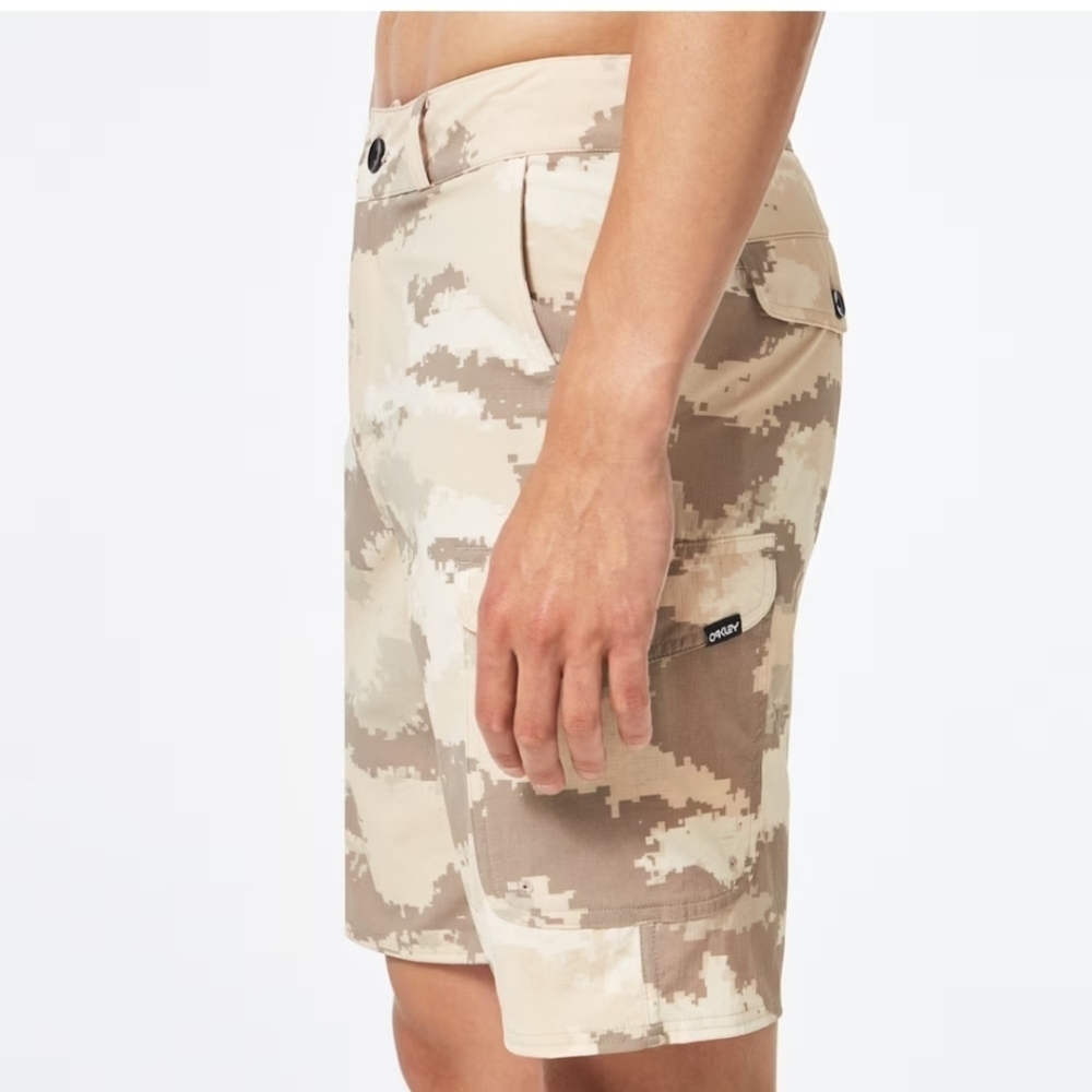 NWT Oakley B1B Camo Cargo Shorts men's size 38 surf camouflage - Picture 2 of 5